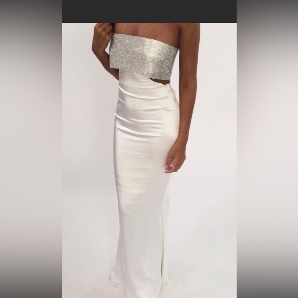 ISOO meshki genesis diamante dress white! I’m trying to find an XS!